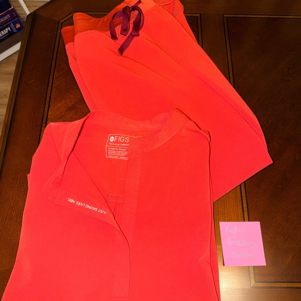 Figs Scrubs - Picture 1 of 1
